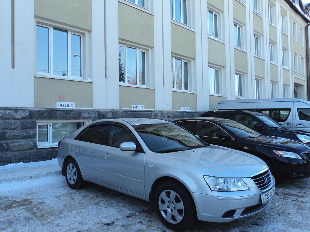 парковка только на своём месте. строго у них там