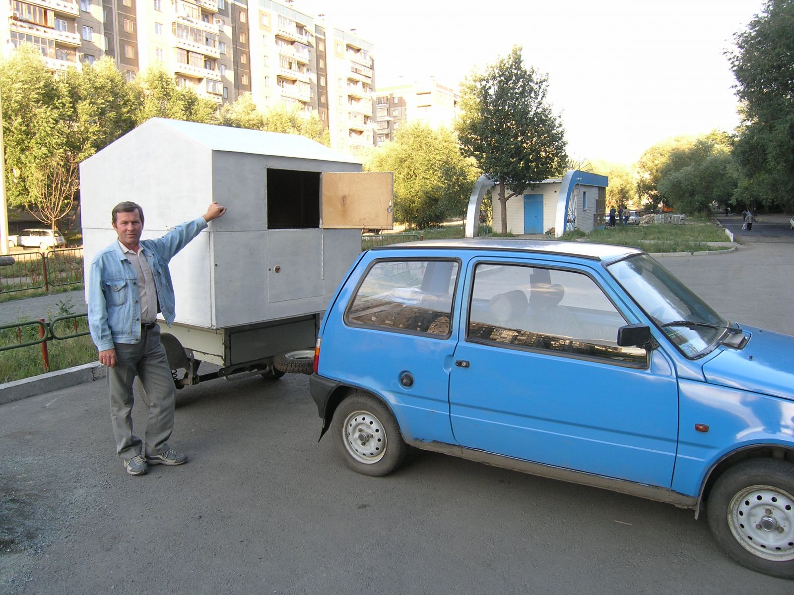 Прицеп в жилом состоянии.